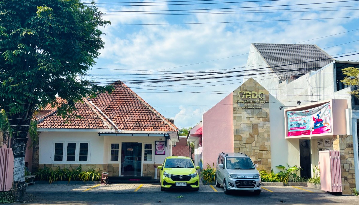 Area Parkir Mobil Luas